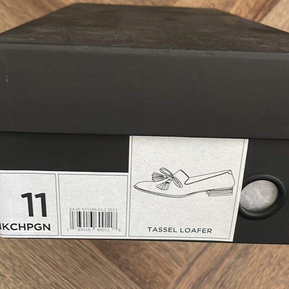 Banana Republic Tassel Loafer 11 NEW in box! - Picture 4 of 4